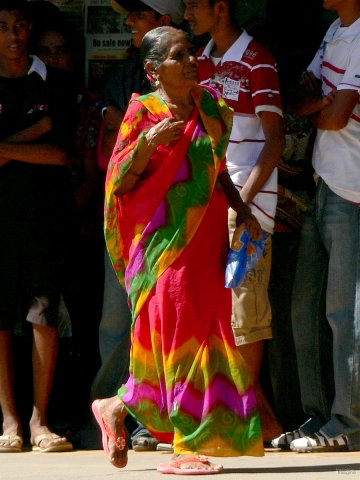 55- Indienne dans la rue a Nadi 